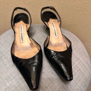 Manolo Blahnik Carolyne Kitten Shiny Black Pointed Heels